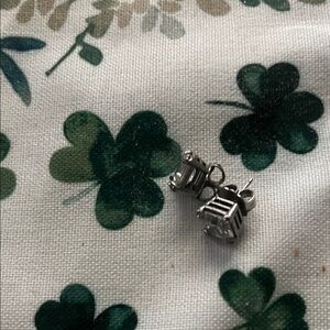 Silver Stud Earrings 925 very gently worn J. Ripka